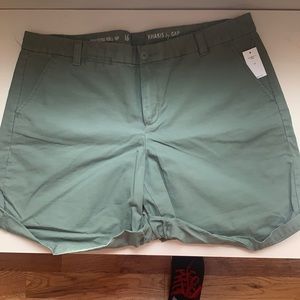 Army green Gap short